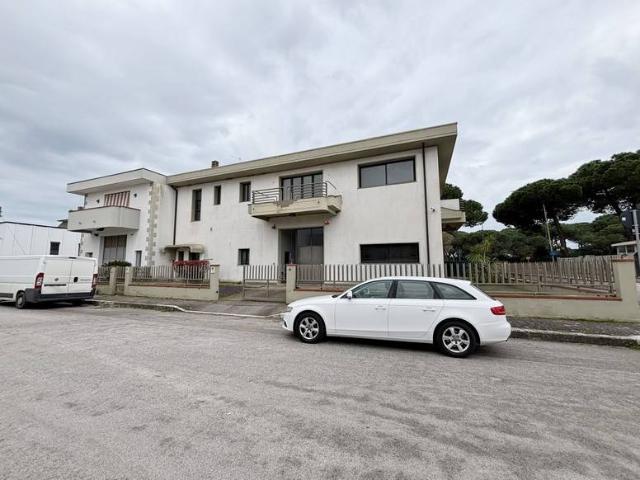 Locale Commerciale in vendita a Monte Argentario, Toscana