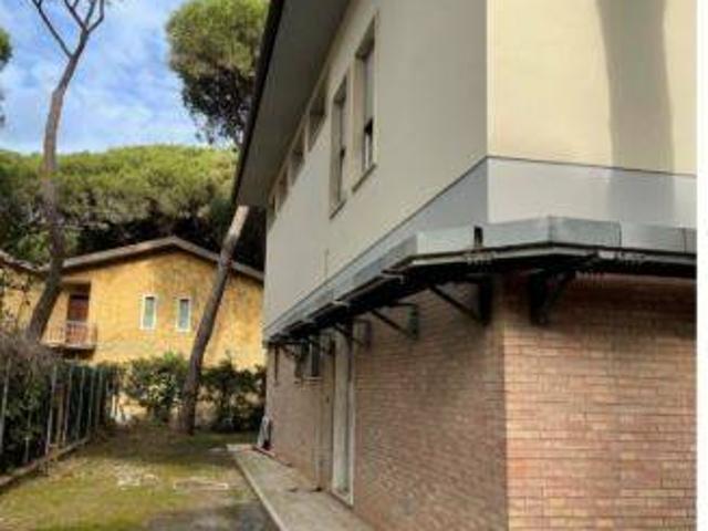 Locale Commerciale in vendita a Rosmarina, Monte Argentario