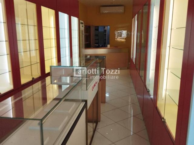 Locale Commerciale in vendita a Centro, Monte Argentario