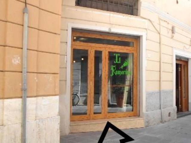 Locale Commerciale in vendita a Centro storico, Grosseto