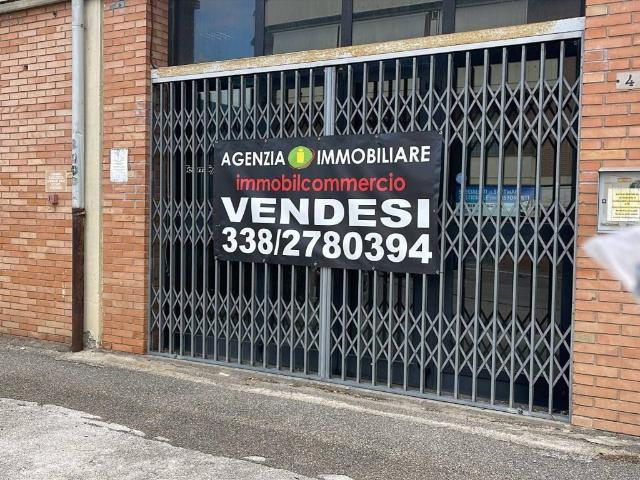 Locale Commerciale in vendita a Pace, Grosseto