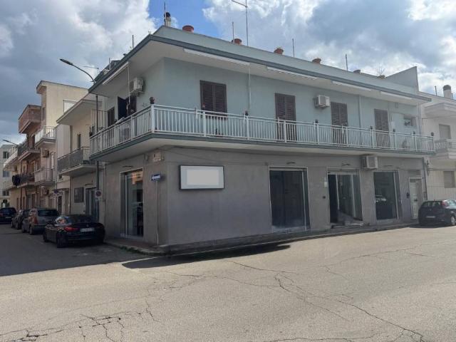 Locale Commerciale in vendita a Puglia, Taranto