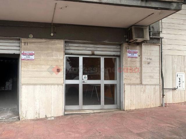 Locale Commerciale in vendita a Puglia, Taranto