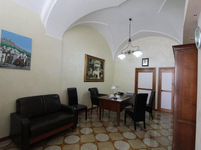 Locale Commerciale in vendita a Puglia, Taranto