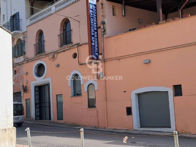 Locale Commerciale in vendita a Puglia, Taranto
