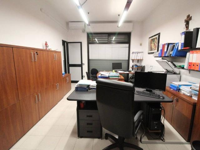 Locale Commerciale in vendita a Puglia, Taranto