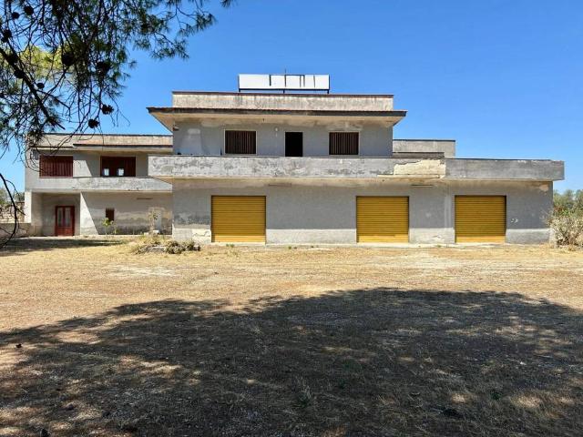 Locale Commerciale in vendita a Puglia, Taranto