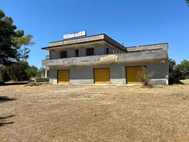 Locale Commerciale in vendita a Puglia, Taranto