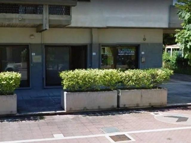 Locale Commerciale in vendita a San Francesco, Marche