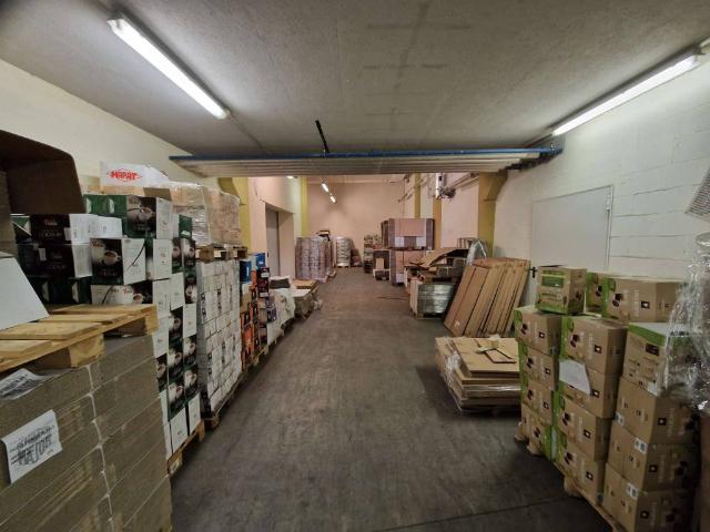 Locale Commerciale in vendita a Borgata Quaglia, Piemonte
