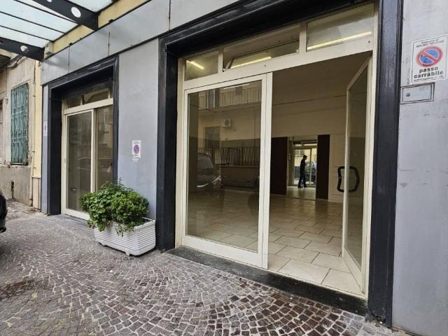 Locale Commerciale in vendita a Zona Maddalena, Grumo Nevano