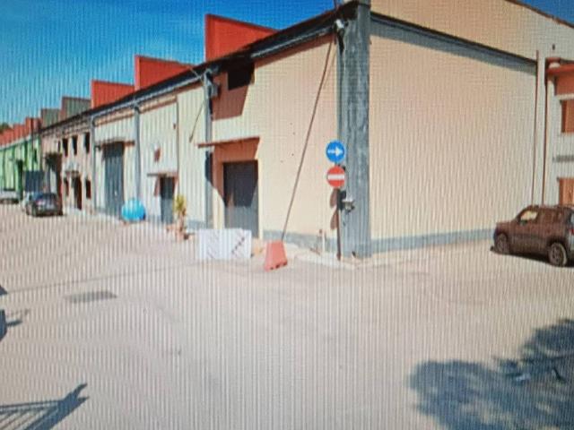 Locale Commerciale in vendita a San Domenico, Grumo Nevano
