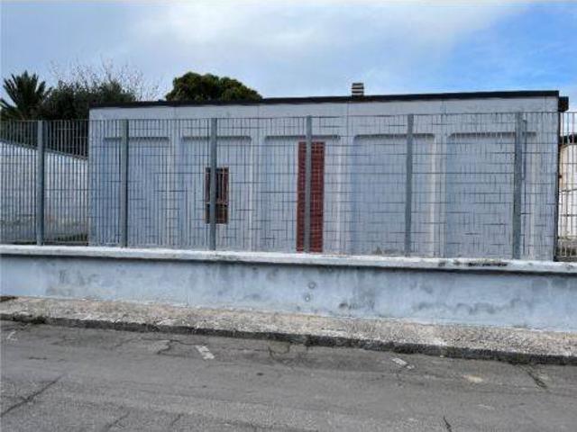 Locale Commerciale in vendita a Puglia, Lecce