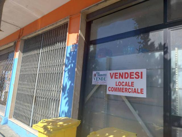 Locale Commerciale in vendita a Puglia, Lecce