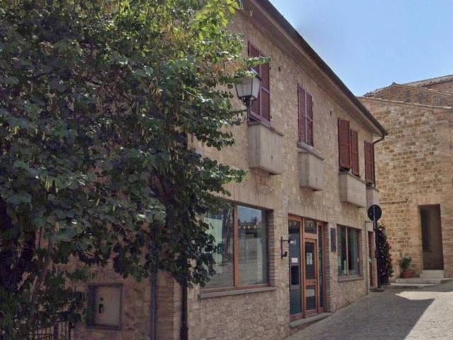 Locale Commerciale in vendita a Marche, Macerata