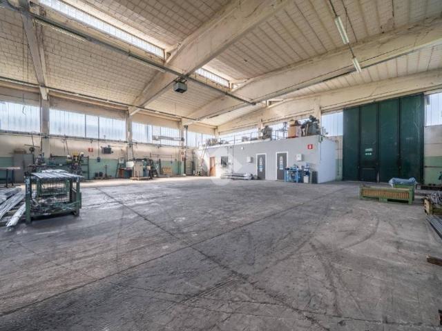 Locale Commerciale in vendita a Bassa Reggiana, Re