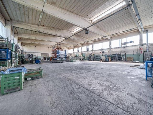 Locale Commerciale in vendita a Bassa Reggiana, Re