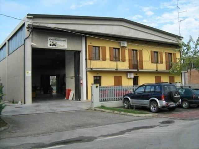 Locale Commerciale in vendita a Bassa Reggiana, Re