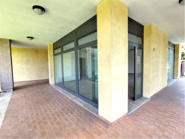 Locale Commerciale in vendita a Bassa Reggiana, Re