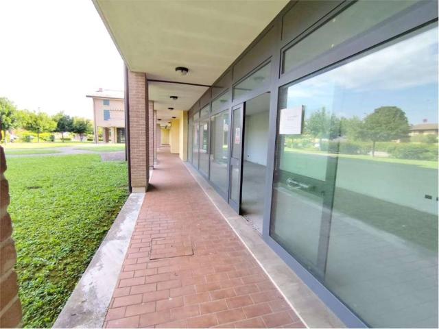 Locale Commerciale in vendita a Bassa Reggiana, Re