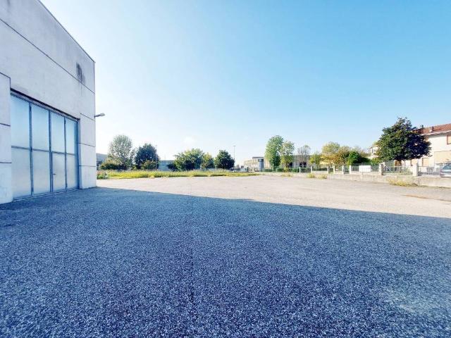 Locale Commerciale in vendita a Bassa Reggiana, Re
