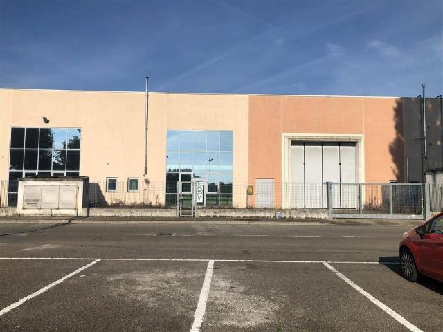 Locale Commerciale in vendita a Guardamiglio, Lombardia