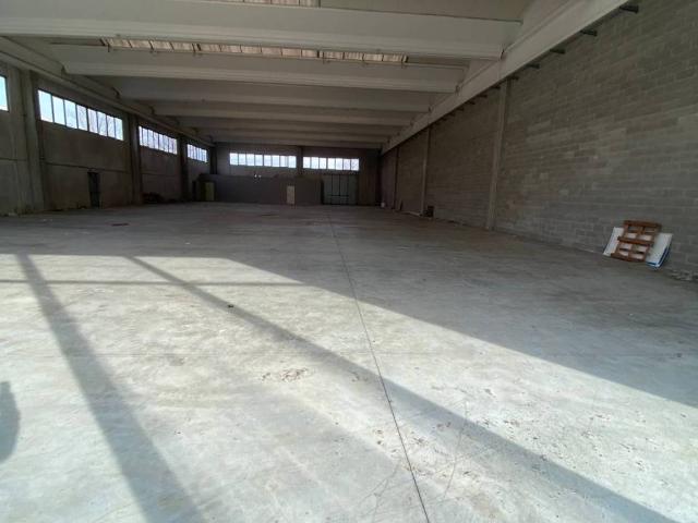 Locale Commerciale in vendita a Guardamiglio, Lombardia
