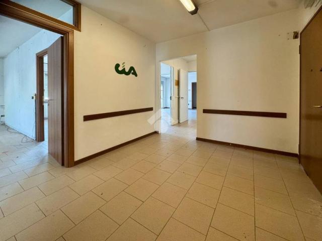 Locale Commerciale in vendita a Baccanello, Guastalla