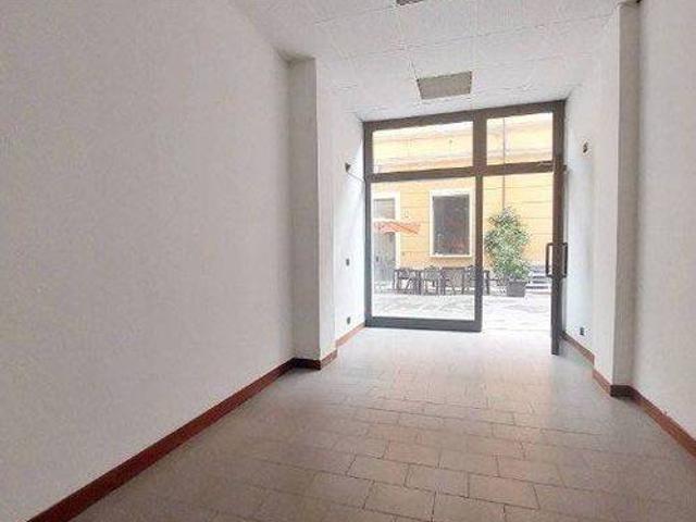 Locale Commerciale in vendita a Bassa Reggiana, Re