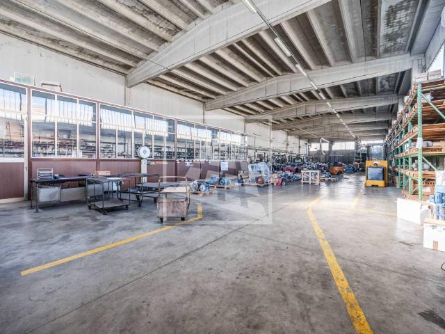 Locale Commerciale in vendita a Bassa Reggiana, Re