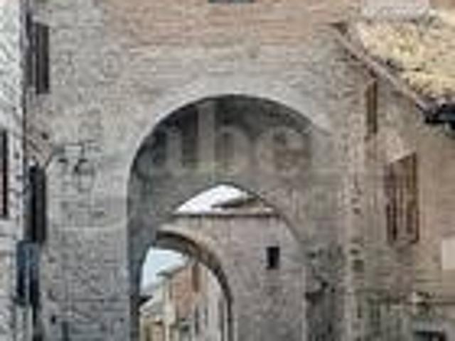 Locale Commerciale in vendita a Gubbio, Umbria