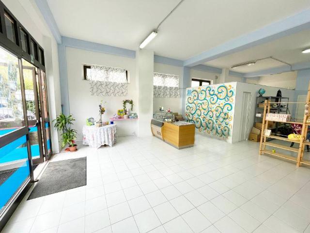 Locale Commerciale in vendita a Gubbio, Umbria