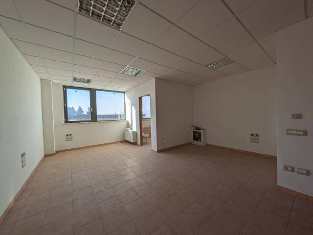 Locale Commerciale in vendita a Gubbio, Umbria