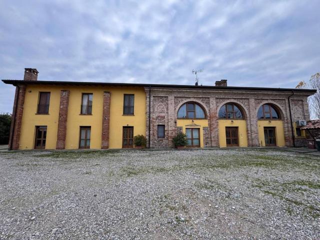 Locale Commerciale in vendita a Guidizzolo, Lombardia