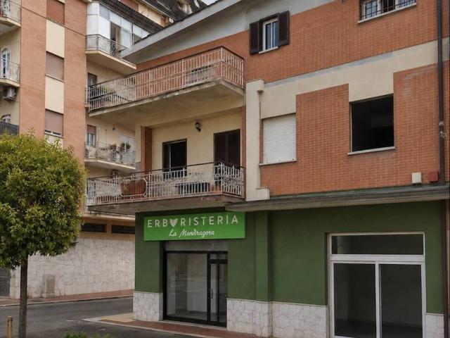 Locale Commerciale in vendita a Guidonia Montecelio, Roma Capitale