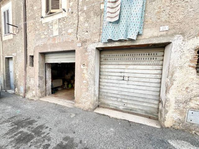 Locale Commerciale in vendita a Guidonia Montecelio, Roma Capitale
