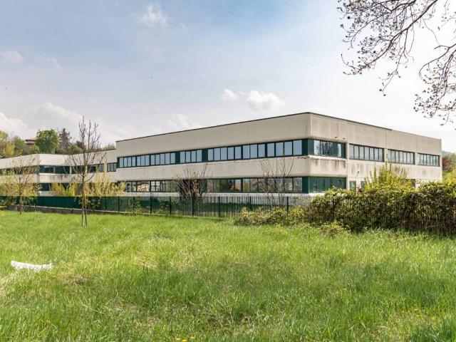Locale Commerciale in vendita a Unione di comuni Terre di Castelli, Guiglia