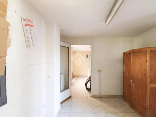 Locale Commerciale in vendita a Gussago, Lombardia