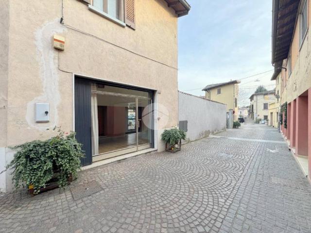 Locale Commerciale in vendita a Gussago, Lombardia