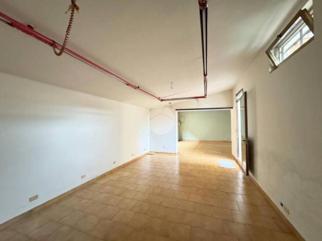 Locale Commerciale in vendita a Gussago, Lombardia