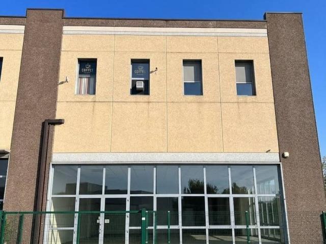Locale Commerciale in vendita a Gussago, Brescia
