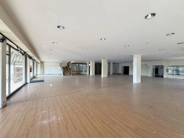 Locale Commerciale in vendita a Gussago, Lombardia