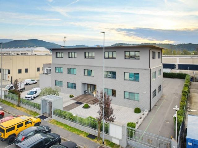 Locale Commerciale in vendita a Sale, Gussago