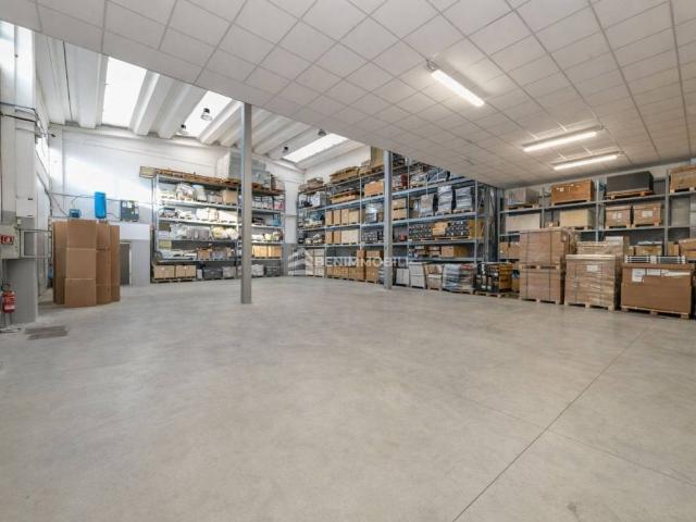 Locale Commerciale in vendita a Gussago, Lombardia