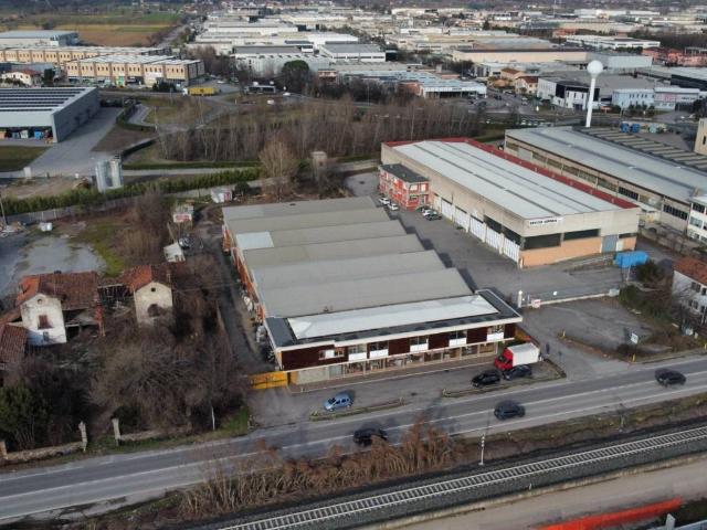 Locale Commerciale in vendita a Gussago, Lombardia