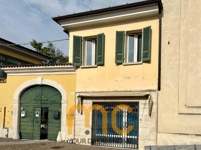 Locale Commerciale in vendita a Gussago, Lombardia