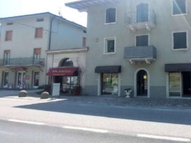 Locale Commerciale in vendita a Comunità montana della Valle Sabbia, Idro