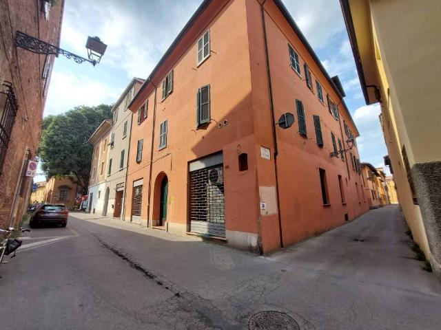 Locale Commerciale in vendita a Nuovo Circondario Imolese, Imola