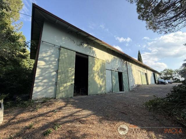 Locale Commerciale in vendita a Nuovo Circondario Imolese, Imola