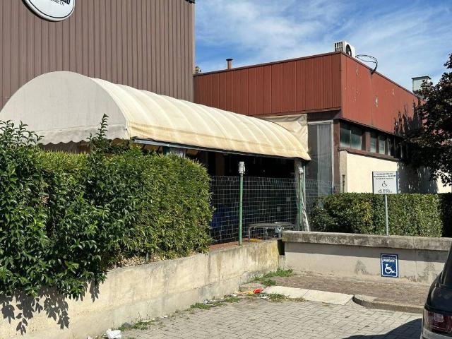 Locale Commerciale in vendita a Nuovo Circondario Imolese, Imola